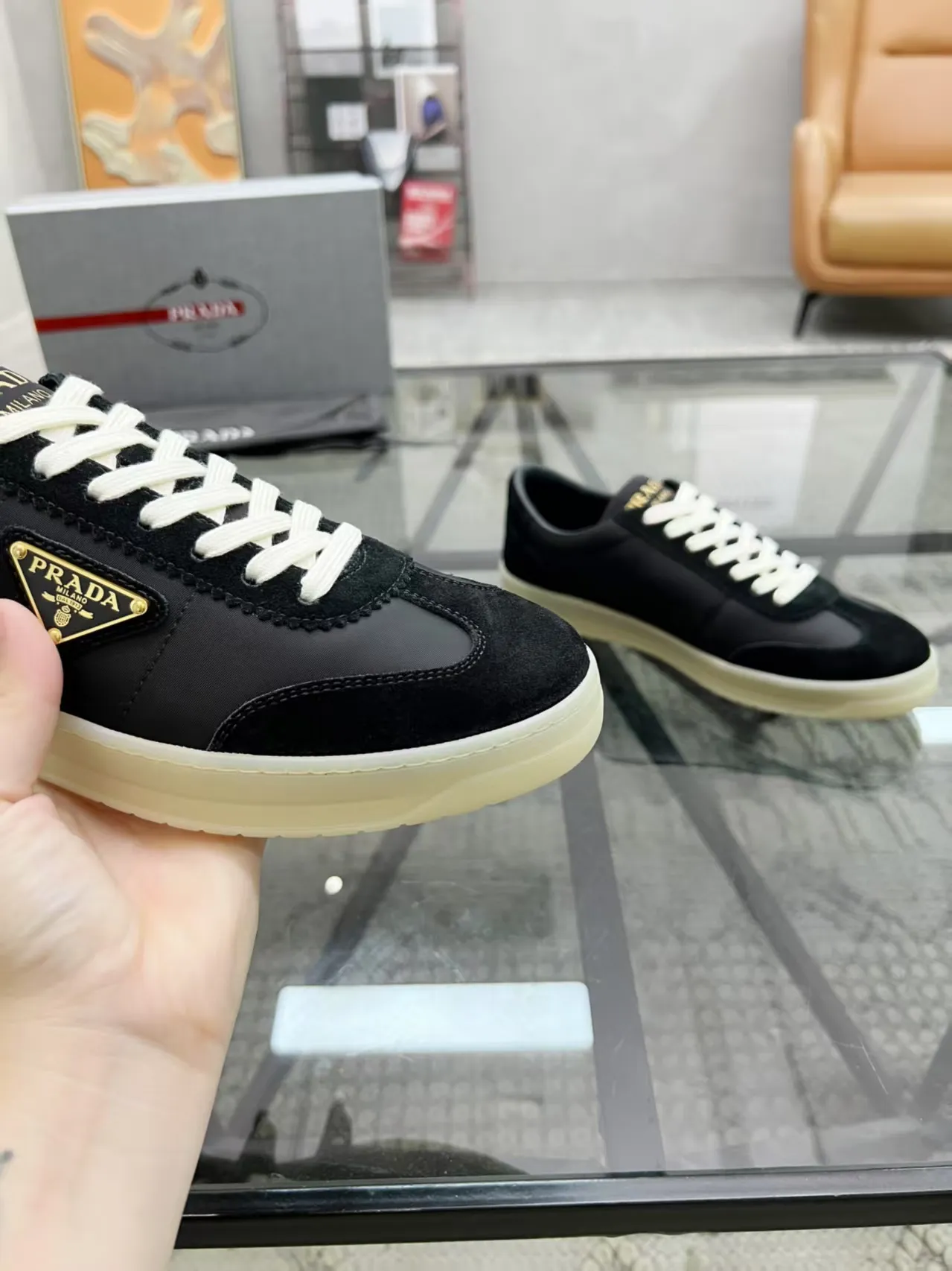 P360 Yuan 38-45 Prada Prada’s new men’s leather sports shoes, the highest version on the market, any comparison is welcome🆚! The original leather has excellent texture and is super high-end! Fetal sheep net lining imported from Italy, removable pad! Luxurious materials and fine workmanship, highly recommended!